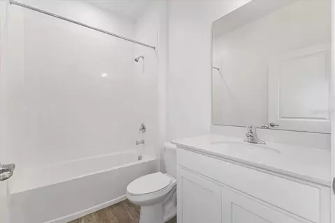 Bath - 2369 Sirena Ln, Mount Dora, FL 32757 photo 2 of 3