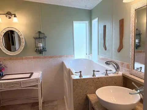 Bath - 809 Starboard Ave, Edgewater, FL 32141 photo 2 of 4