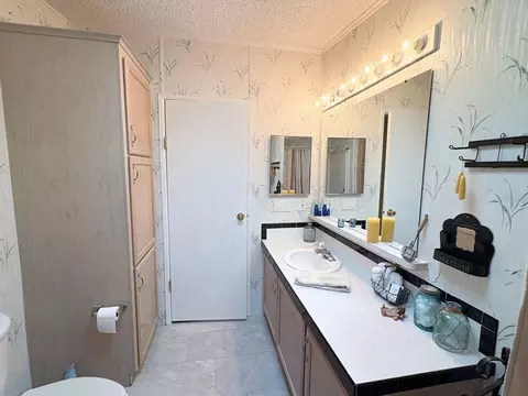 Bath - 809 Starboard Ave, Edgewater, FL 32141 photo 3 of 4