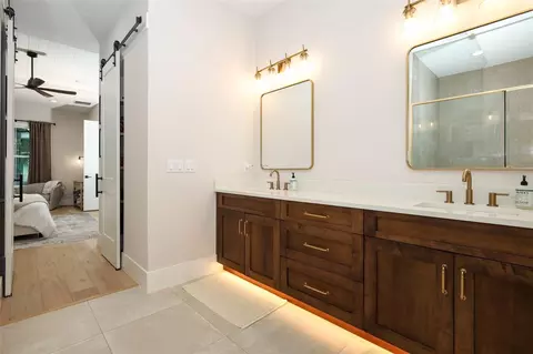 Bath - 175 Pine St, Geneva, FL 32732 photo 1 of 8