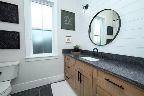 Bath - 175 Pine St, Geneva, FL 32732 photo 7 of 8