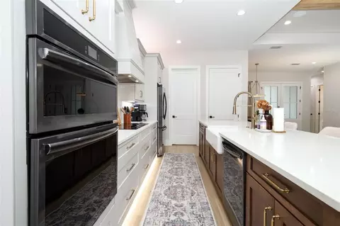 Kitchen - 175 Pine St, Geneva, FL 32732 photo 4 of 5