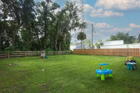 Exterior - 175 Pine St, Geneva, FL 32732 photo 6 of 12