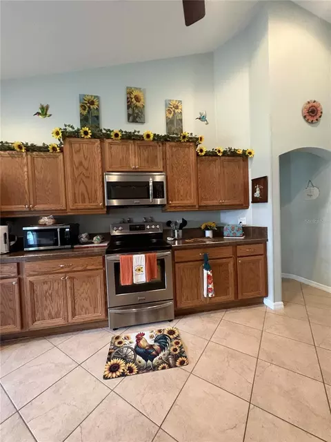 Kitchen - 3141 NE 95th St, Anthony, FL 32617 photo 5 of 6
