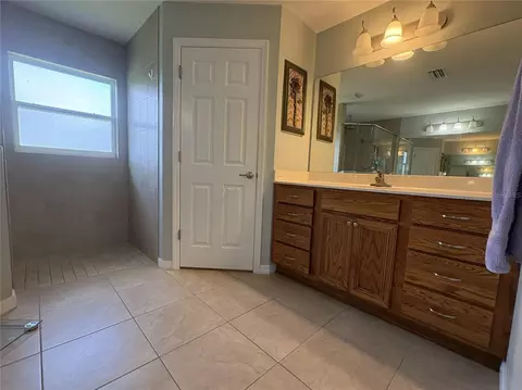 Bath - 3141 NE 95th St, Anthony, FL 32617 photo 2 of 5