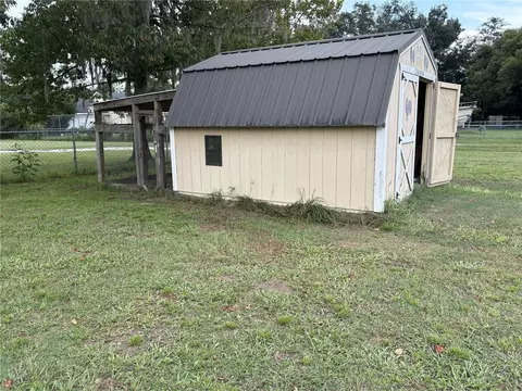 Exterior - 3141 NE 95th St, Anthony, FL 32617 photo 5 of 9