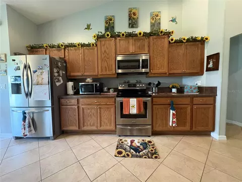 Kitchen - 3141 NE 95th St, Anthony, FL 32617 photo 2 of 6