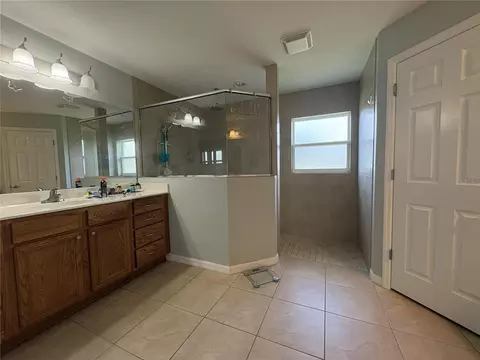 Bath - 3141 NE 95th St, Anthony, FL 32617 photo 1 of 5