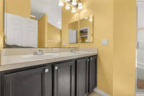 Bath - 413 Split Oak Ct, Eustis, FL 32736 photo 2 of 5