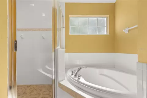 Bath - 413 Split Oak Ct, Eustis, FL 32736 photo 4 of 5