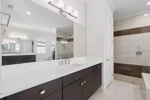 Bath - 11532 Waterstone Loop Dr, Windermere, FL 34786 photo 3 of 8