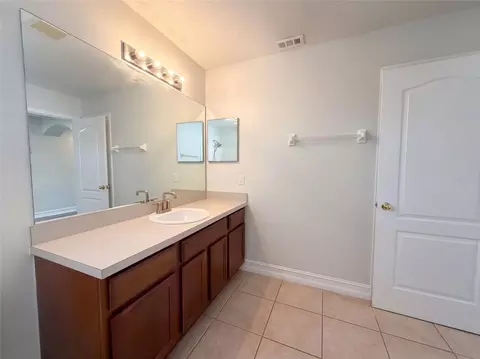 Bath - 3311 Pond Pine Rd, Harmony, FL 34773 photo 2 of 7