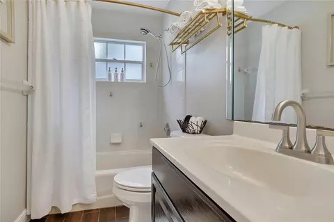 Bath - 1652 W Tacoma St, Hernando, FL 34442 photo 5 of 5