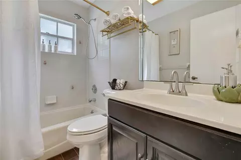 Bath - 1652 W Tacoma St, Hernando, FL 34442 photo 4 of 5