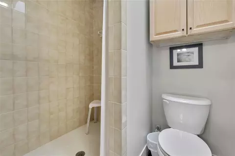 Bath - 1652 W Tacoma St, Hernando, FL 34442 photo 3 of 5
