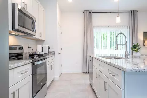 Kitchen - 2224 SW 146th Loop, Ocala, FL 34473 photo 9 of 10