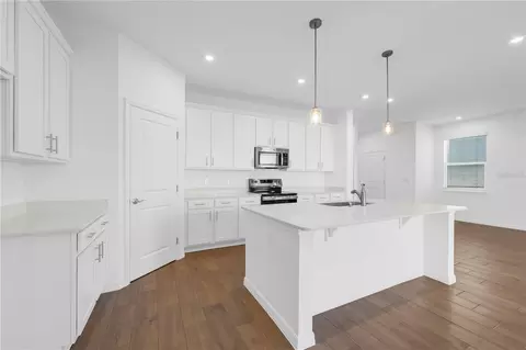 Kitchen - 1678 Meadowgrove Ave NE, Saint Cloud, FL 34771 photo 2 of 5