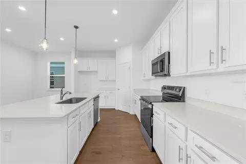 Kitchen - 1678 Meadowgrove Ave NE, Saint Cloud, FL 34771 photo 4 of 5