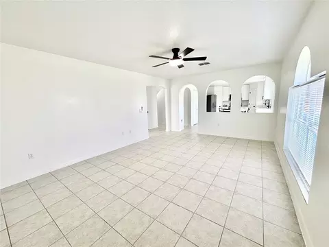Living - 509 Ridges Dr, Dundee, FL 33838 photo 2 of 5