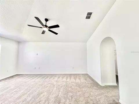Living - 509 Ridges Dr, Dundee, FL 33838 photo 4 of 5