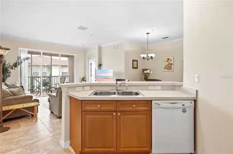 Kitchen - 8168 Boat Hook Loop #302, Windermere, FL 34786 photo 3 of 4