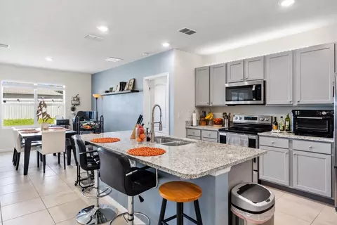Kitchen - 336 Winged Elm Dr, Debary, FL 32713 photo 4 of 5