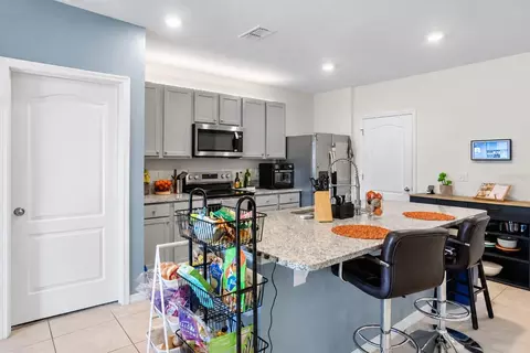 Kitchen - 336 Winged Elm Dr, Debary, FL 32713 photo 5 of 5