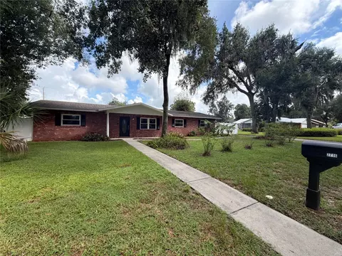 2716 Charleston Dr, Plant City, FL 33563