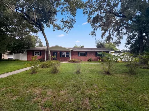 2716 Charleston Dr, Plant City, FL 33563