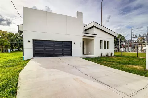 Exterior - 2507 Fairview Ave, Seffner, FL 33584 photo 3 of 7