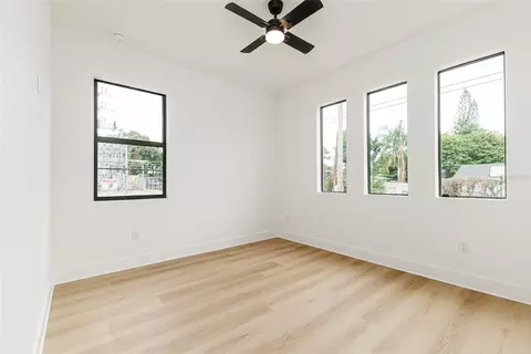 Bedroom - 2507 Fairview Ave, Seffner, FL 33584 photo 6 of 10
