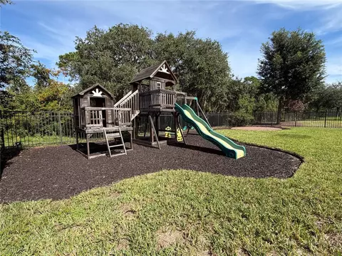 Exterior - 17104 Goldcrest Loop, Clermont, FL 34714 photo 7 of 11