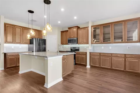 Kitchen - 17104 Goldcrest Loop, Clermont, FL 34714 photo 2 of 2