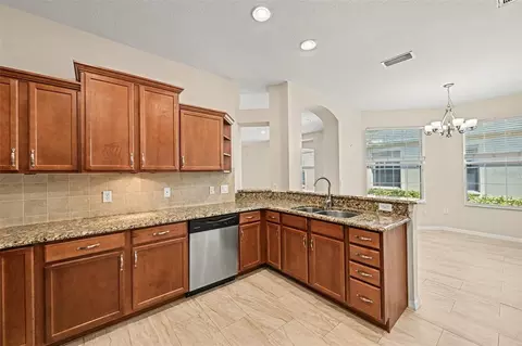 Kitchen - 11426 Cambray Creek Loop, Riverview, FL 33579 photo 3 of 4