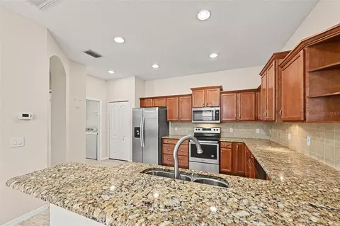 Kitchen - 11426 Cambray Creek Loop, Riverview, FL 33579 photo 2 of 4