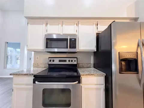 Kitchen - 9703 Glenpointe Dr, Riverview, FL 33569 photo 3 of 4