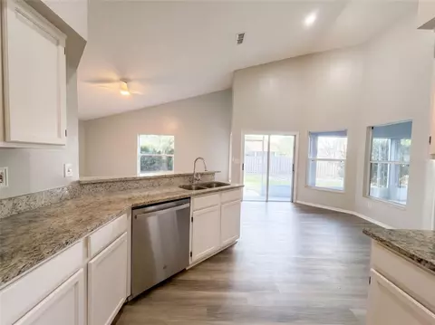 Kitchen - 9703 Glenpointe Dr, Riverview, FL 33569 photo 1 of 4
