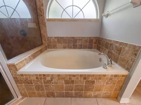 Bath - 9703 Glenpointe Dr, Riverview, FL 33569 photo 5 of 8