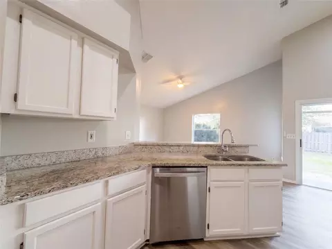 Kitchen - 9703 Glenpointe Dr, Riverview, FL 33569 photo 4 of 4