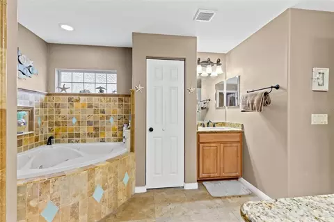 Bath - 1206 Lakeshore Dr, Mount Dora, FL 32757 photo 2 of 4