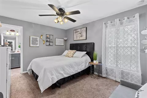 Bedroom - 1206 Lakeshore Dr, Mount Dora, FL 32757 photo 3 of 4