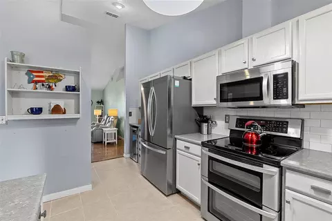 Kitchen - 10828 Crescent Ridge Loop, Clermont, FL 34711 photo 2 of 3