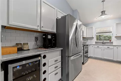 Kitchen - 10828 Crescent Ridge Loop, Clermont, FL 34711 photo 3 of 3