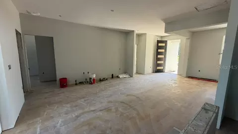 Living - 200 Memorial Dr, Sebring, FL 33870 photo 2 of 4