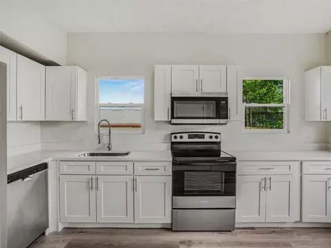 Kitchen - 827 Avenue O SW, Winter Haven, FL 33880 photo 4 of 6