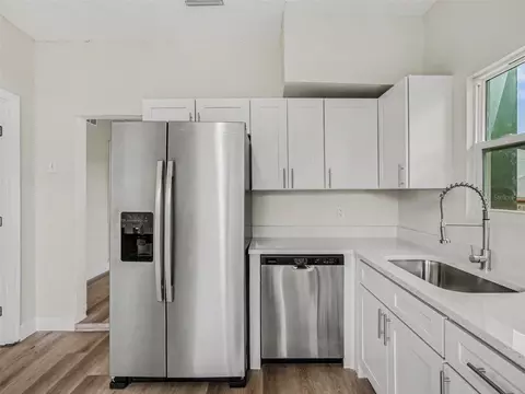 Kitchen - 827 Avenue O SW, Winter Haven, FL 33880 photo 5 of 6