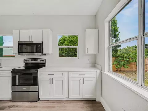 Kitchen - 827 Avenue O SW, Winter Haven, FL 33880 photo 6 of 6