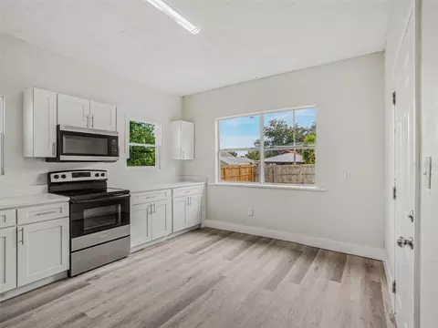 Kitchen - 827 Avenue O SW, Winter Haven, FL 33880 photo 2 of 6