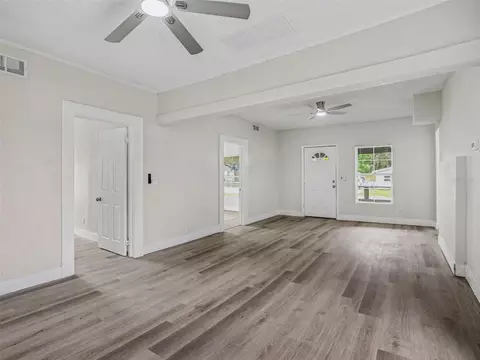 Living - 827 Avenue O SW, Winter Haven, FL 33880 photo 1 of 4