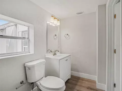 Bath - 827 Avenue O SW, Winter Haven, FL 33880 photo 1 of 2
